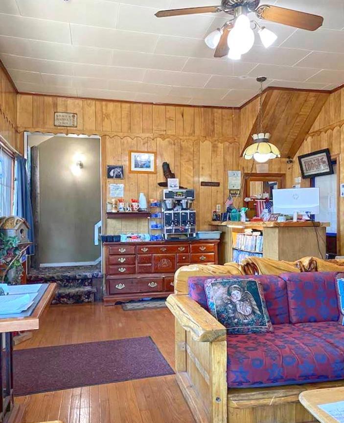 Dawson House Lodge Кимълт Екстериор снимка